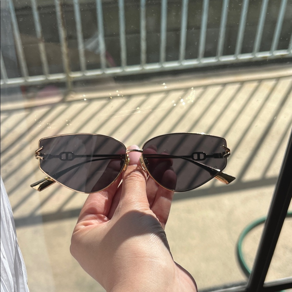 Elegant Gold and Black Sunglasses